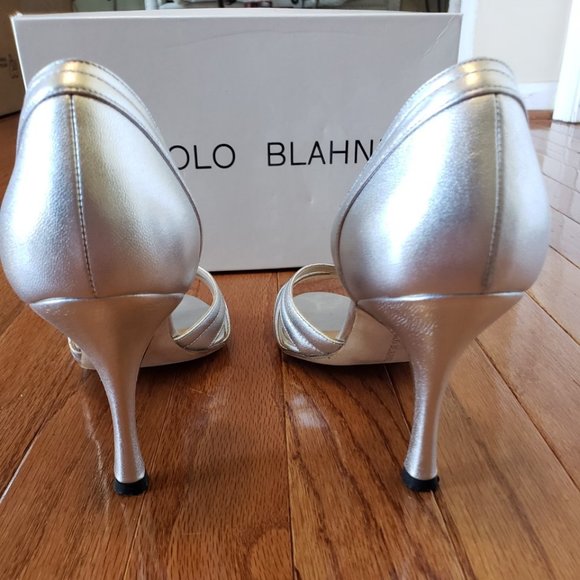 Manolo Blahnik Silver D'Orsay Heel - Picture 5 of 8